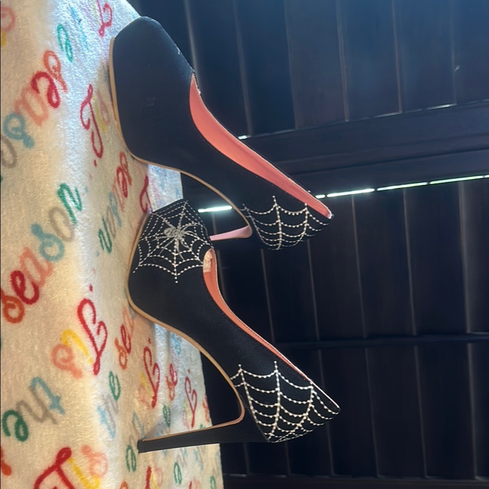 Black Spider Web Heels - Picture 2 of 4